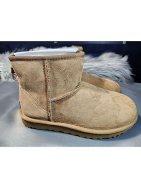UGG W Classic mini II size 6 & 8 & 9